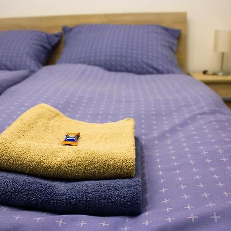 Blue Apartment In Beautiful English Style Garden With Atmosphere Prague Ngoại thất bức ảnh