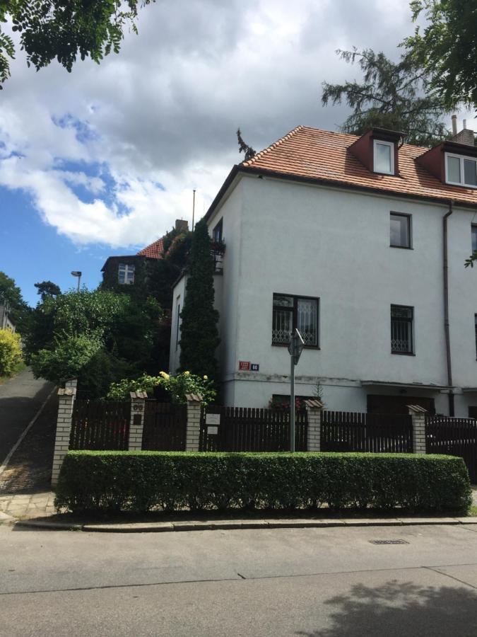 Blue Apartment In Beautiful English Style Garden With Atmosphere Prague Ngoại thất bức ảnh