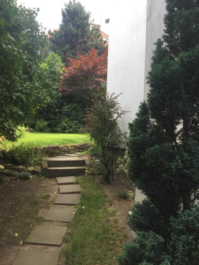 Blue Apartment In Beautiful English Style Garden With Atmosphere Prague Ngoại thất bức ảnh
